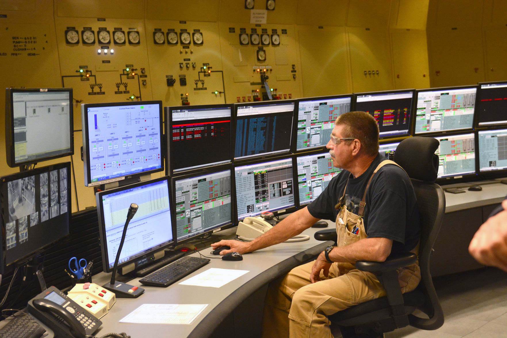Bathe County pump station operation center ....